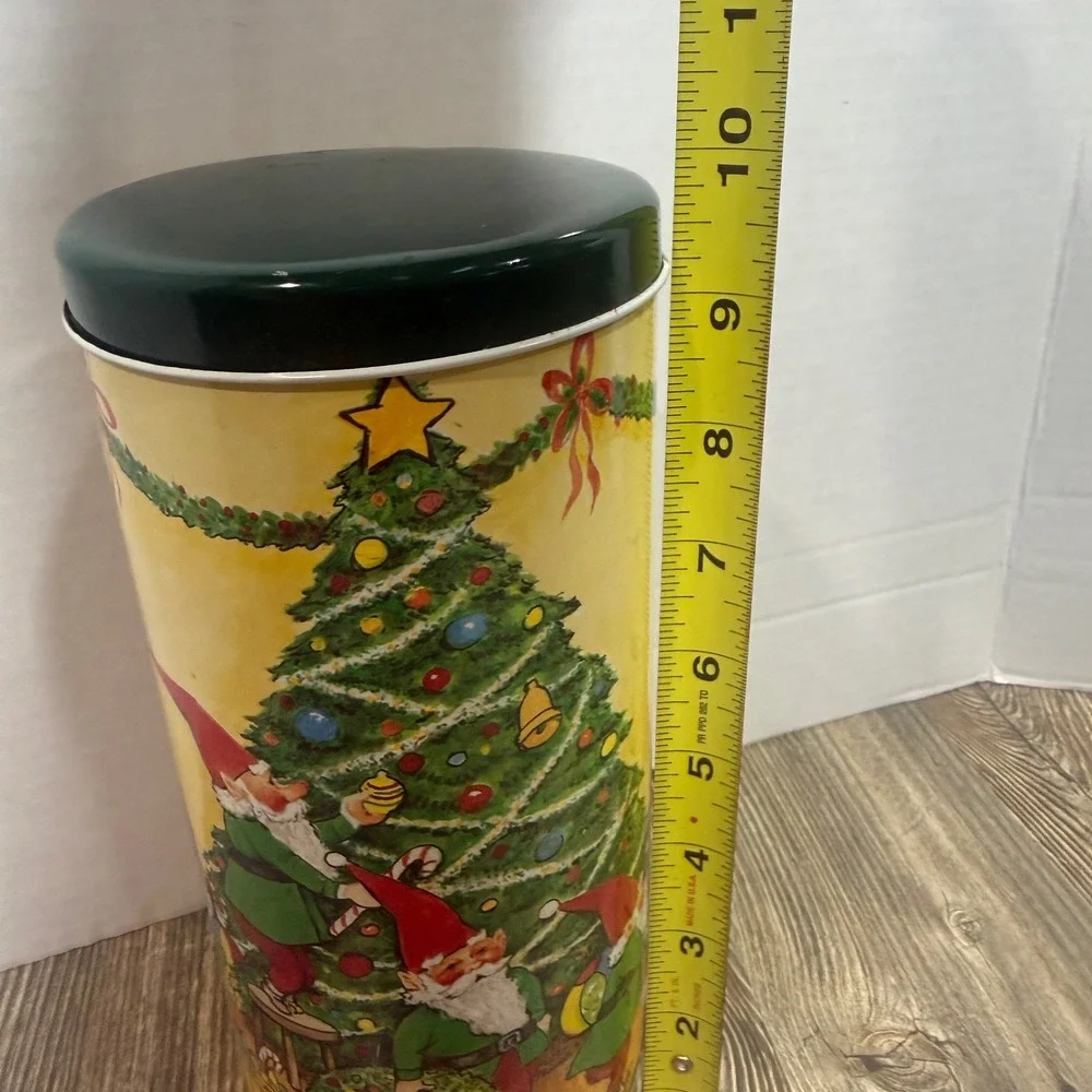 Vintage 1993 Market Square Food Co Christmas Gnomes Santa Cookie Tin 10 Inch